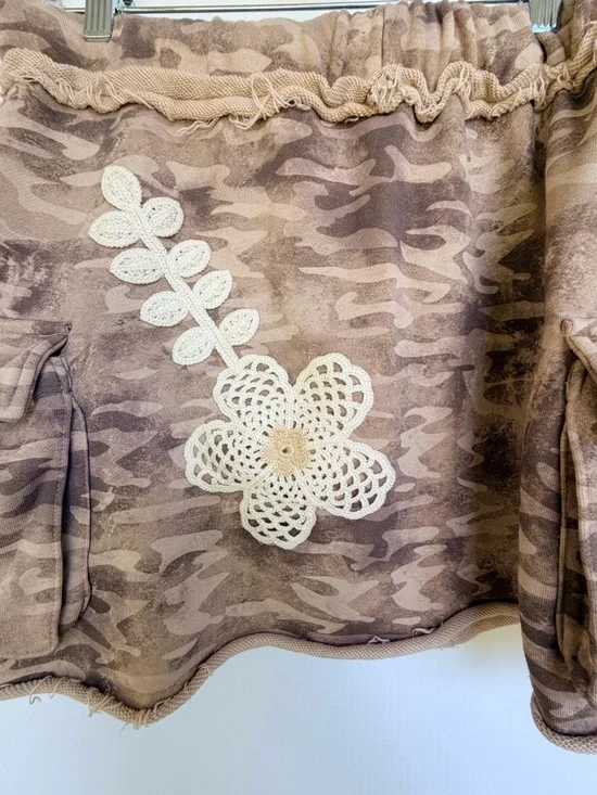 POL Woman’s Boho Western Camo Cargo Mini Skirt with Crochet Detail Size Medium - Picture 6 of 10